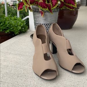 NWOT lifestride sandal